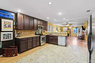 909 W Lloyd St, Pensacola, FL 32501 - Photo 7