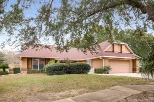 2300 Caddy Shack Ln, Pensacola, FL 32526 - Photo 1