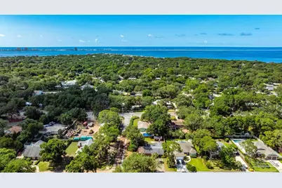 420 Fairpoint Dr, Gulf Breeze, FL 32561 - Photo 55