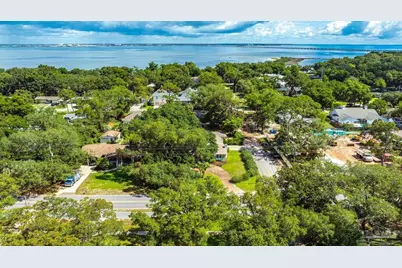 420 Fairpoint Dr, Gulf Breeze, FL 32561 - Photo 59