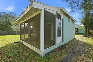 402 Front St, Century, FL 32535 - Photo 35