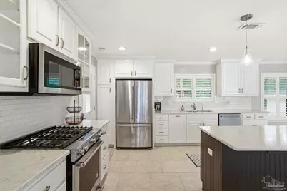 2 Highpoint Dr, Gulf Breeze, FL 32561 - Photo 11