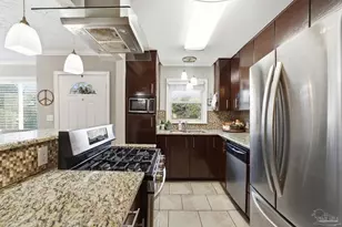 3215 Bayou Dr, Pensacola, FL 32505 - Photo 9