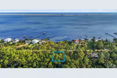 5494 Soundside Dr, Gulf Breeze, FL 32563 - Photo 1