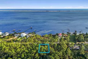 5494 Soundside Dr, Gulf Breeze, FL 32563 - Photo 1