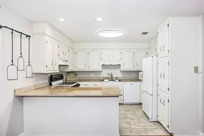 994 Great Oaks Dr, Gulf Breeze, FL 32563 - Photo 11