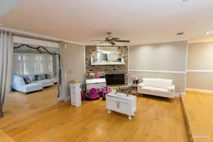 2143 Yardley Cir, Pensacola, FL 32526 - Photo 3