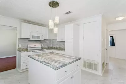 4560 Shadesview Dr, Pensacola, FL 32504 - Photo 9