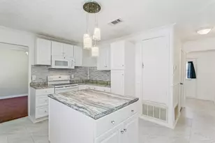 4560 Shadesview Dr, Pensacola, FL 32504 - Photo 9