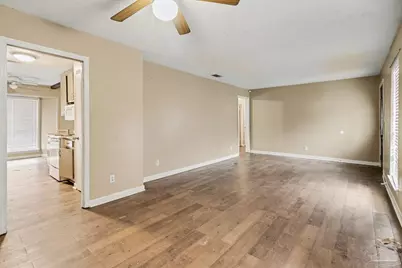 7150 Santa Barbara St, Pensacola, FL 32526 - Photo 9