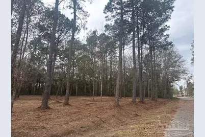 4579 Lakeview Dr, Milton, FL 32583 - Photo 1