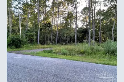 4579 Lakeview Dr, Milton, FL 32583 - Photo 9