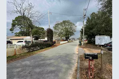 2206 Janet St, Navarre, FL 32566 - Photo 3