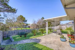 1953 Shadow Lake Dr, Gulf Breeze, FL 32563 - Photo 37