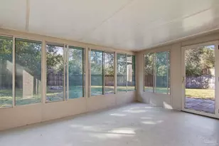 7705 W Jackson St, Pensacola, FL 32506 - Photo 9