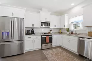 2279 Hadleigh Hills Ct, Navarre, FL 32566 - Photo 7