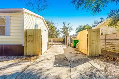 211 Evergreen Dr, Mary Esther, FL 32569 - Photo 5