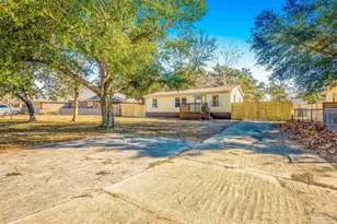 211 Evergreen Dr, Mary Esther, FL 32569 - Photo 1