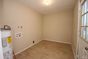 401 Cornwall Cir, Pensacola, FL 32514 - Photo 15