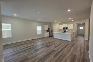 8057 Fir Tree Dr, Milton, FL 32583 - Photo 3