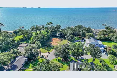 1055 Harbourview Cir, Pensacola, FL 32507 - Photo 9