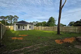 1001 Bremen Ave, Pensacola, FL 32507 - Photo 9