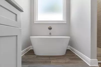 8425 Tippin Ave, Pensacola, FL 32504 - Photo 11