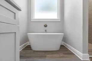 8425 Tippin Ave, Pensacola, FL 32504 - Photo 11