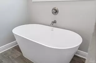 8425 Tippin Ave, Pensacola, FL 32504 - Photo 17