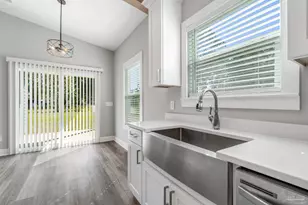 8425 Tippin Ave, Pensacola, FL 32504 - Photo 11