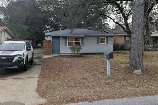 1010 Hawthorn Dr, Pensacola, FL 32507 - Photo 1