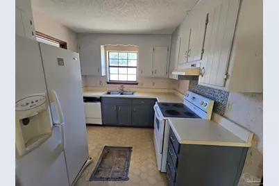 5833 Princeton Dr, Pensacola, FL 32526 - Photo 5