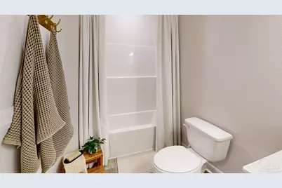 8130 Fir Tree Dr, Milton, FL 32583 - Photo 11