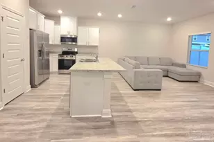 710-B Giese Ln, Pensacola, FL 32506 - Photo 3