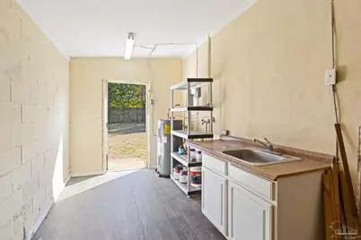 1808 N Reus St, Pensacola, FL 32501 - Photo 31