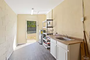 1808 N Reus St, Pensacola, FL 32501 - Photo 31