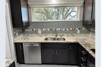 104 Navarre St, Gulf Breeze, FL 32561 - Photo 11