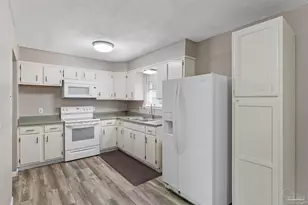 1811 Dewrell Square, Pensacola, FL 32504 - Photo 9