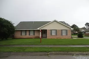 3220 Mariners Dr, Pensacola, FL 32526 - Photo 1