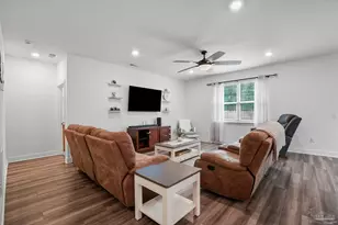 6203 Carson Dr, Milton, FL 32570 - Photo 9