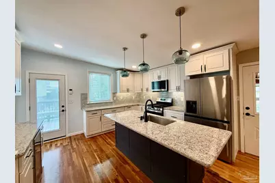 205 Fairpoint Dr, Gulf Breeze, FL 32561 - Photo 11