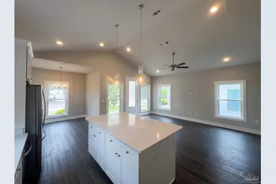 241 N H St, Pensacola, FL 32502 - Photo 9