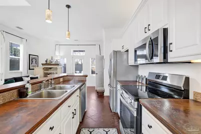 554 Santos St, Pensacola, FL 32504 - Photo 11