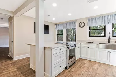 103 Highpoint Dr, Gulf Breeze, FL 32561 - Photo 1