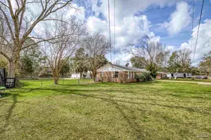 3525 Applewood Ln, Cantonment, FL 32533 - Photo 9