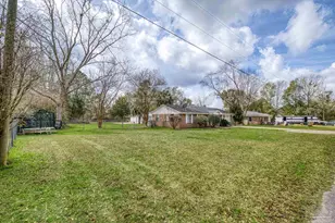 3525 Applewood Ln, Cantonment, FL 32533 - Photo 9