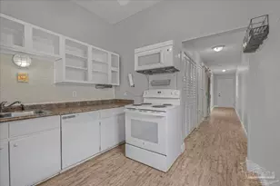 911 N Davis Hwy, Pensacola, FL 32501 - Photo 9