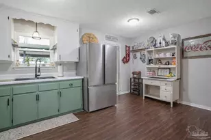 2511 W Kingsfield Dr, Cantonment, FL 32533 - Photo 11