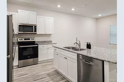 1211 Fairchild Village Dr, Pensacola, FL 32504 - Photo 7