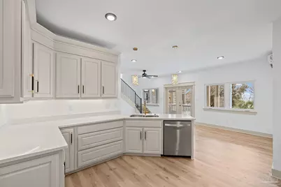 1045 Magnolia Ln, Gulf Breeze, FL 32563 - Photo 7